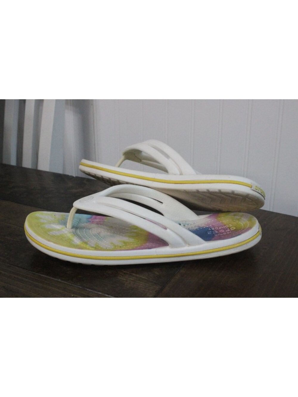 Crocs Kadee Womens Tie-Dye Flip Flops White & Yellow Iconic Comfort Size M7/W9